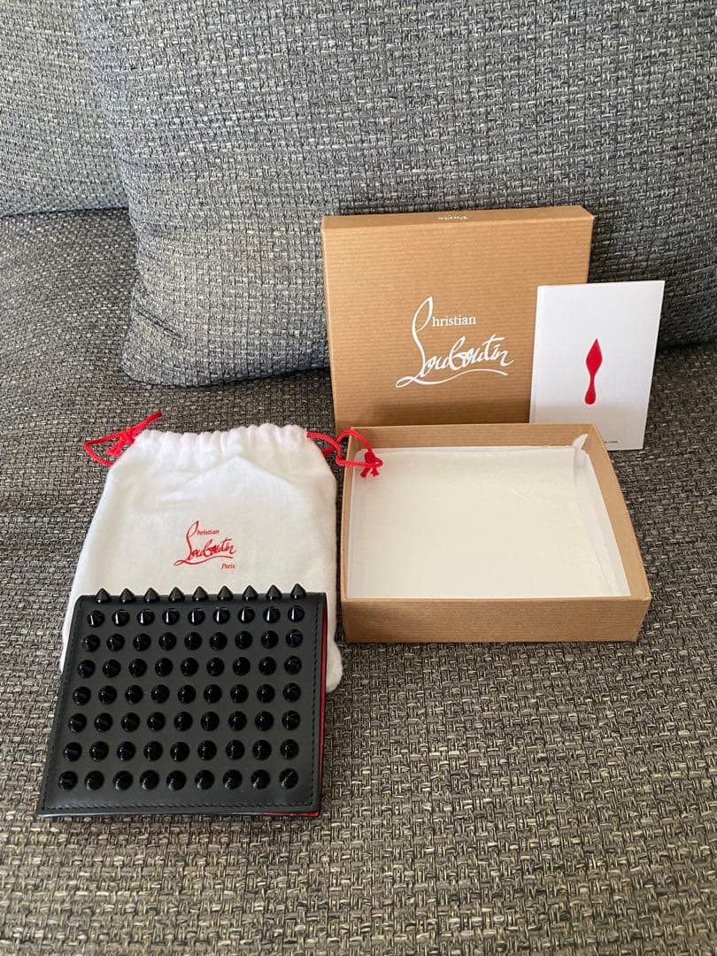 クリスチャンルブタン☆二つ折りコンパクト財布　新品未使用品 国内正規品☆