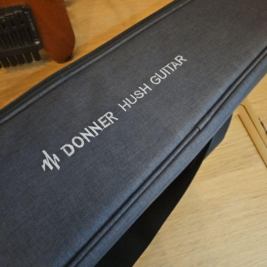 青シャツ　Donner HUSH-X エレキギター