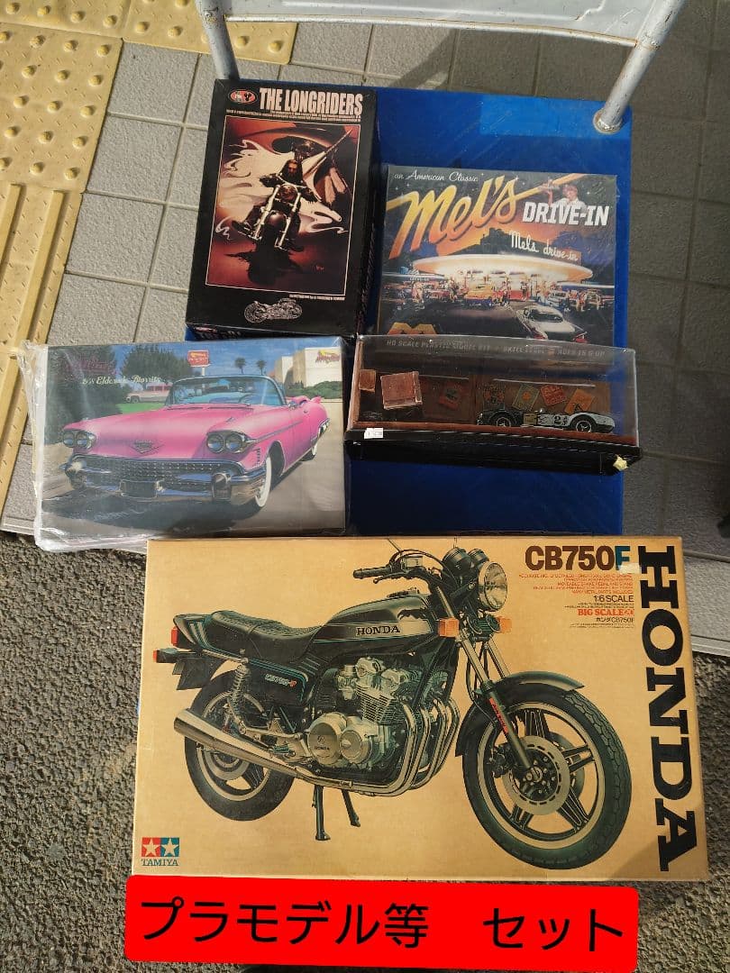美品プラモデルセット（HONDA CB750F他）+オマケ洋酒&ジッポ