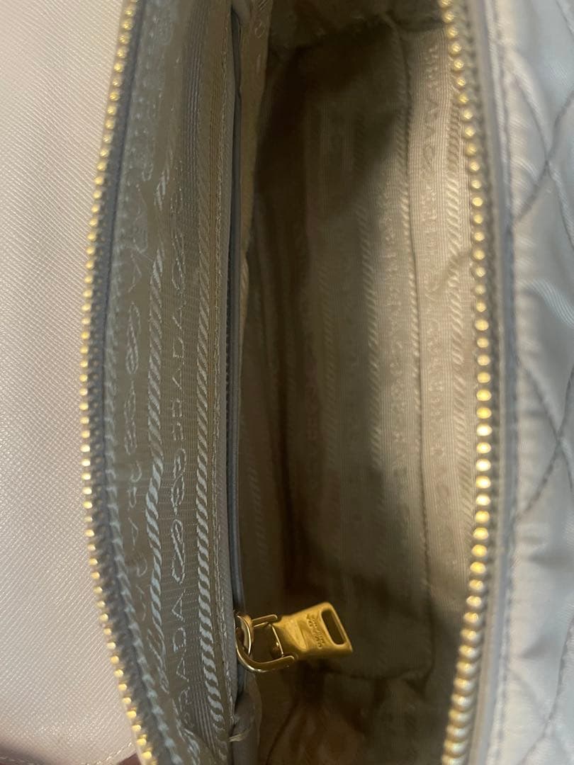 PRADA グレー ショルダーバッグ