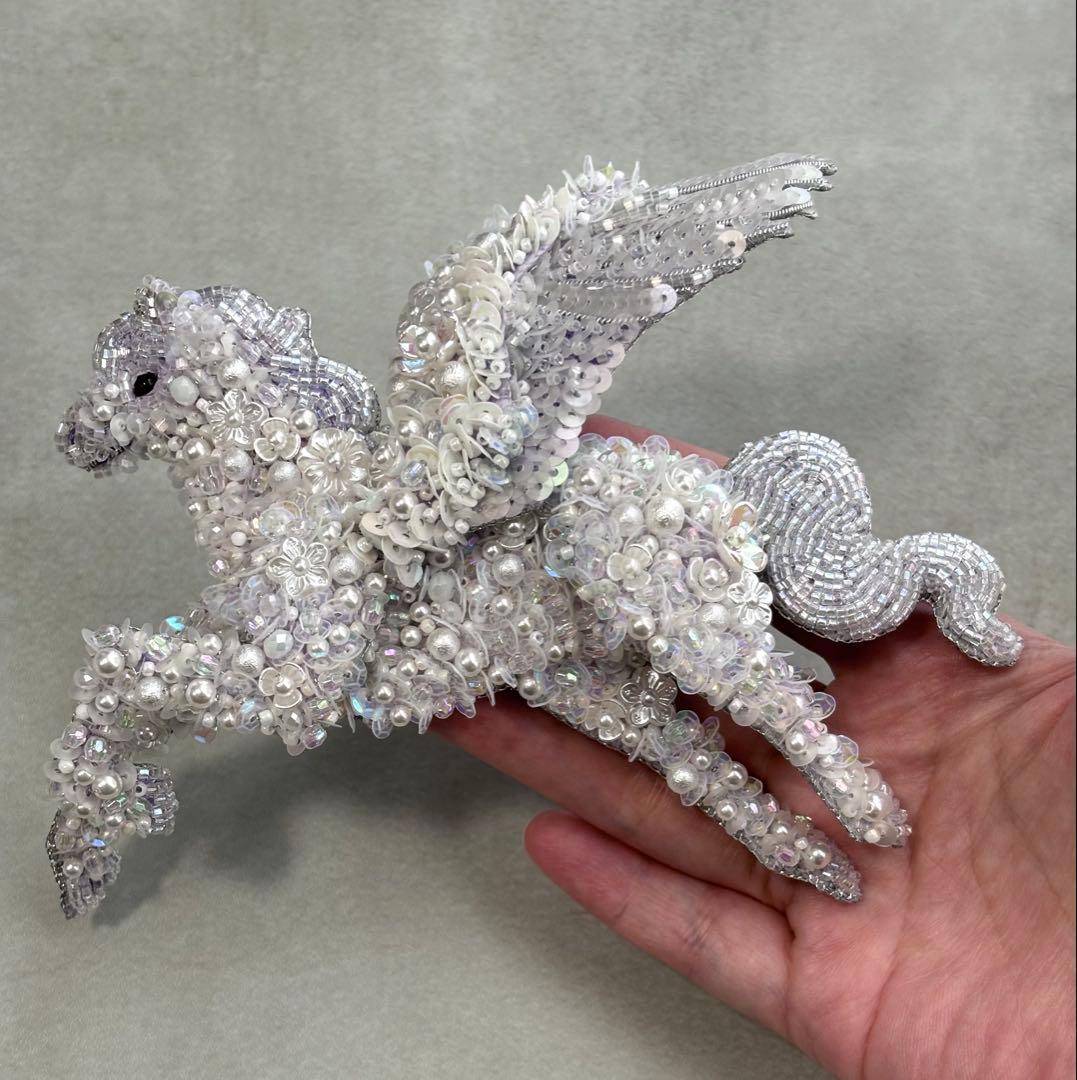 【ペガサス】ビーズ刺繍ブローチバッグチャーム