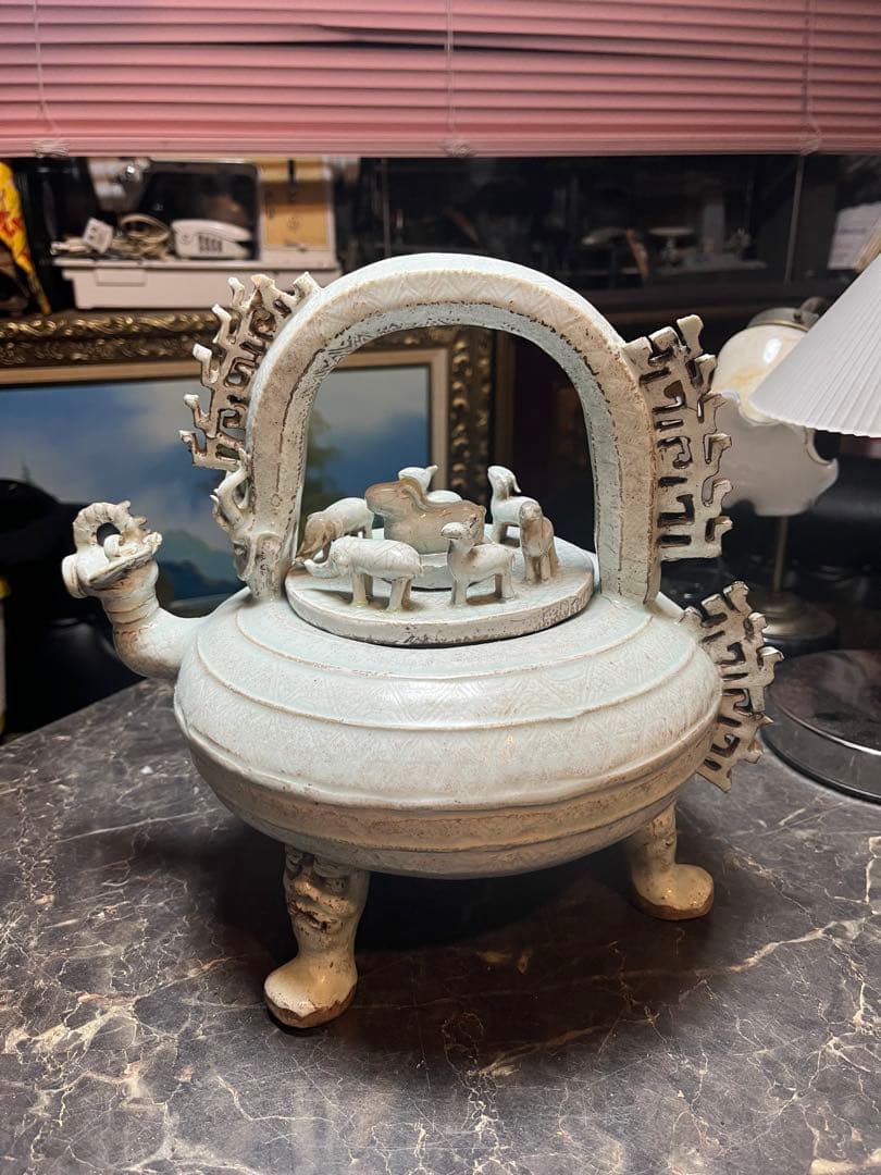 白磁香炉、獣形香炉、白磁獣形印文（はくじじゅうけいいんもんけい） 中国・景徳鎮製