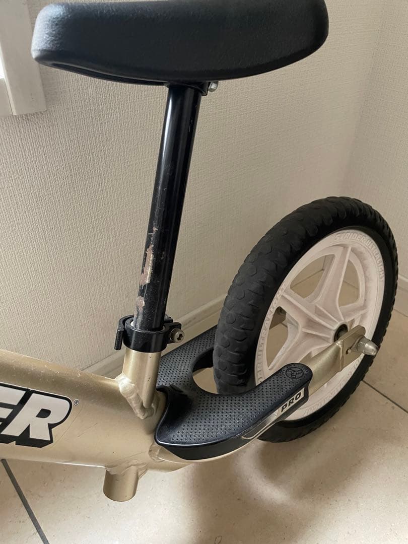 ストライダー　シャンパンゴールド