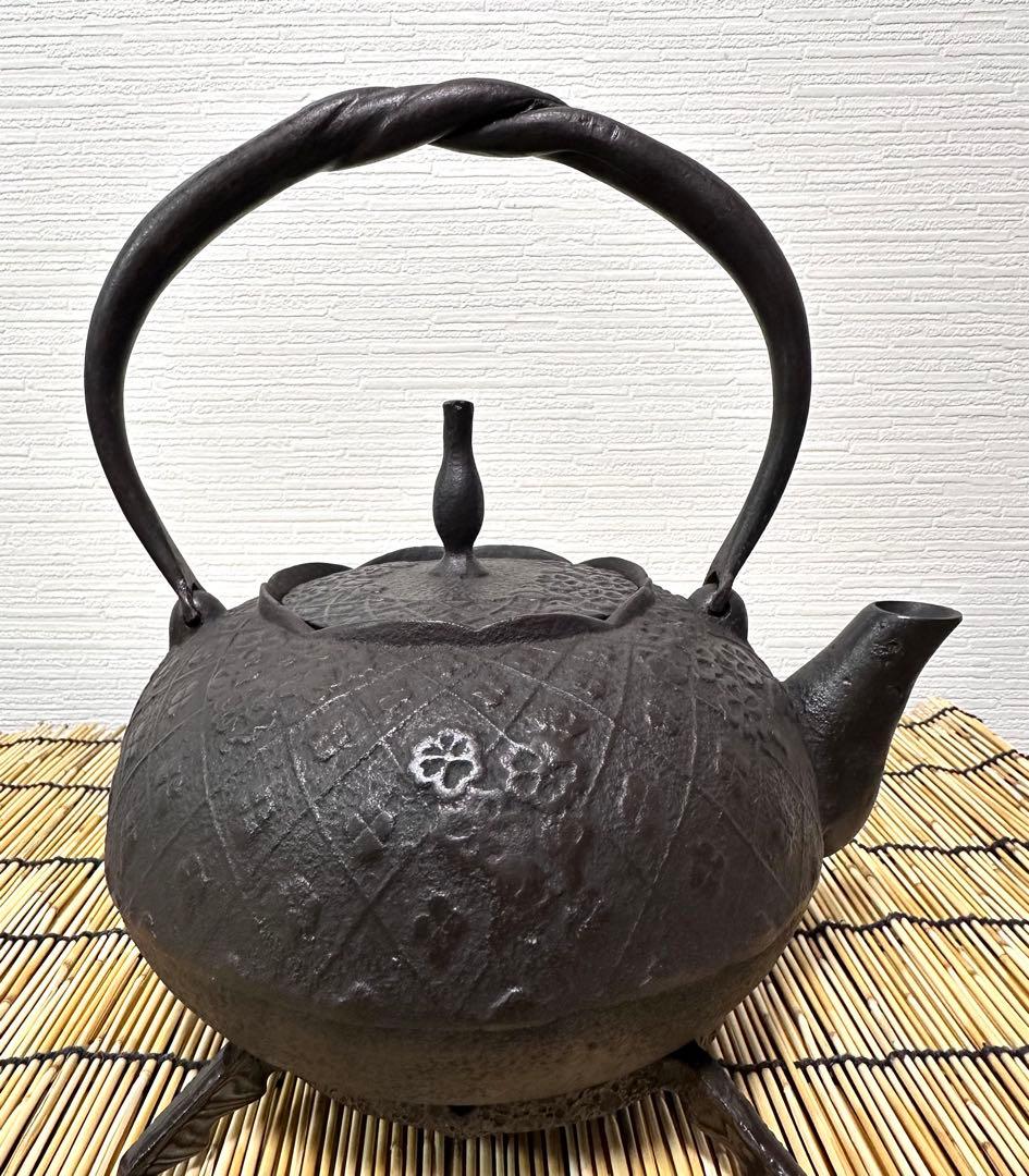 未使用品、栞付　岩手県奥州 佐秋鋳造所 佐藤守巨造 真作保証　南部鉄瓶 南部鉄器