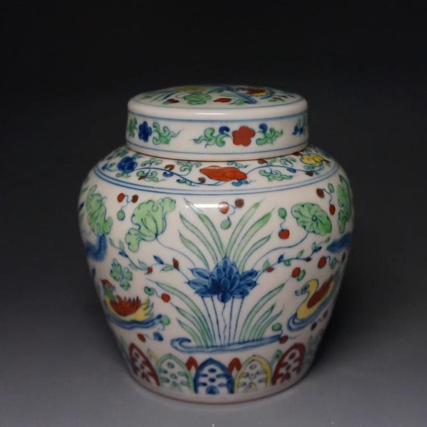 明代斗彩意匠　蓋付罐 　陶器