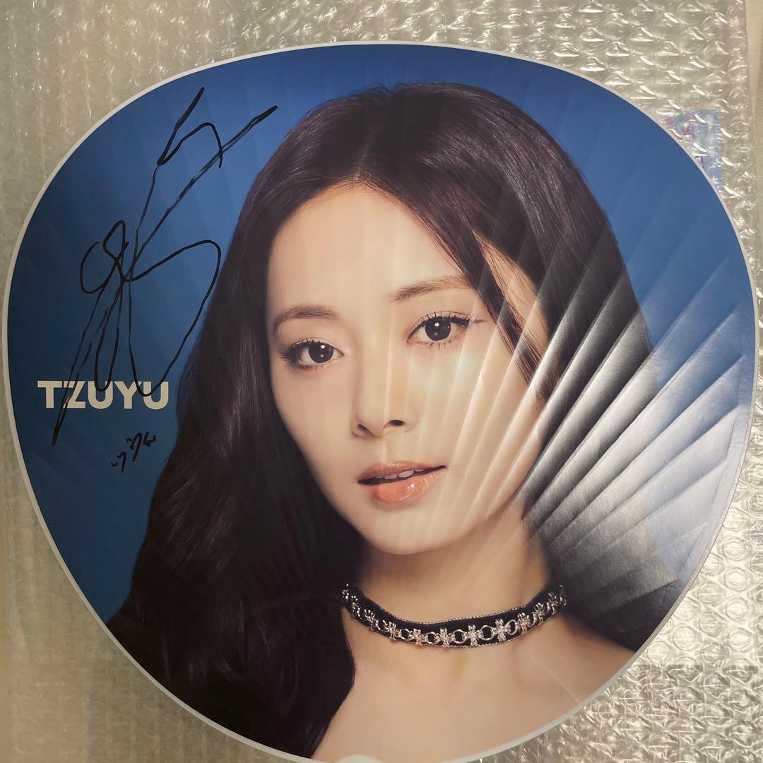 TZUYU サイン入り うちわ