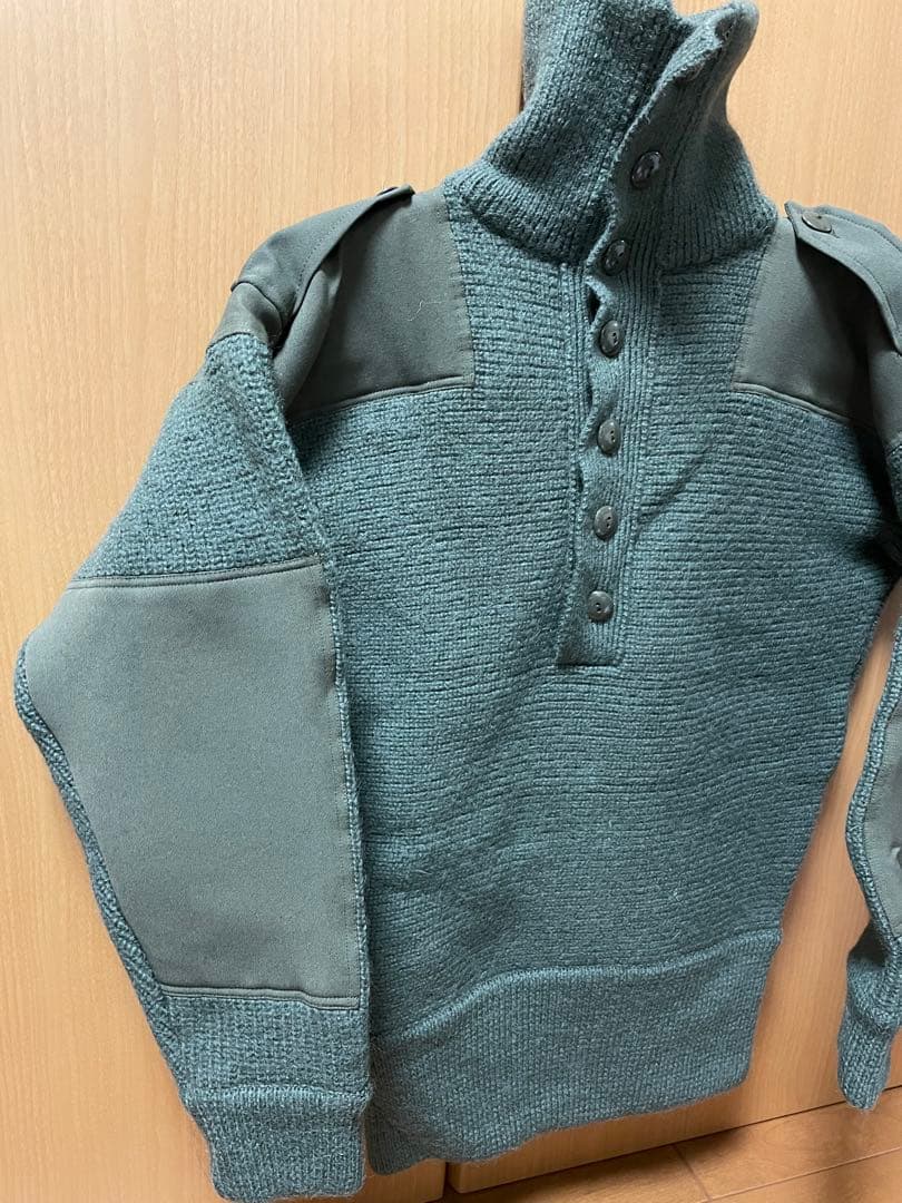 オーストラリア軍セーターschurwolle  HEERESEIGENTUM