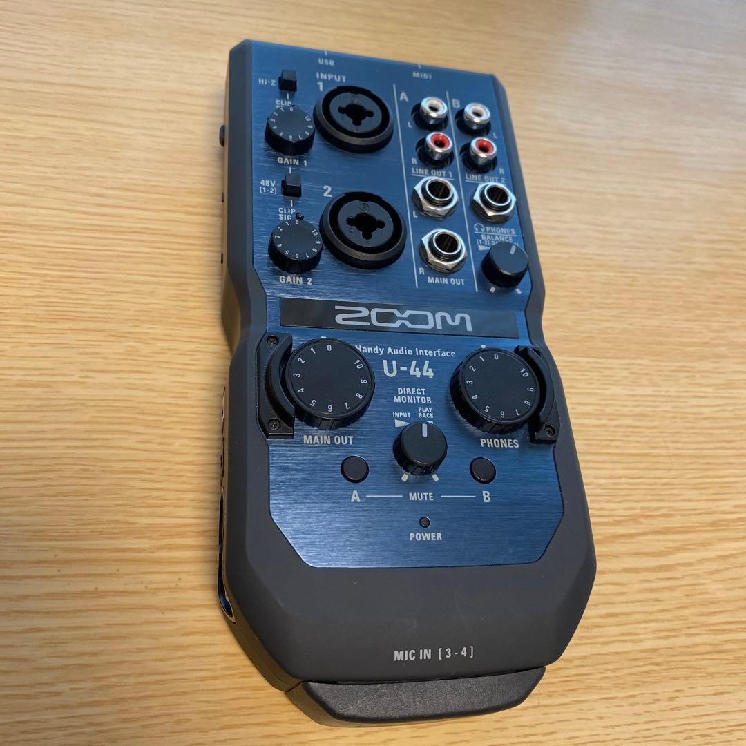Zoom U-44オーディオインターフェース