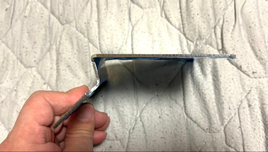 スペース　ポリッシュナンバー敷板とフェンダーレスブラケット