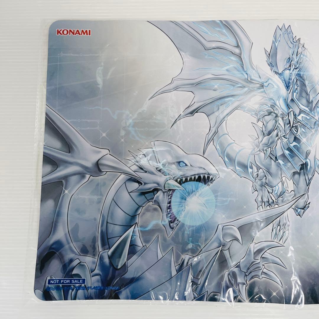 未開封　遊戯王の日　白き龍の威光　プレイマット　青眼の白龍