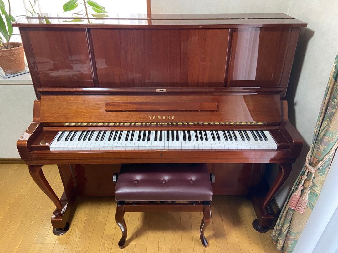 YAMAHA W106B アップライトピアノ　木目調　猫足タイプ