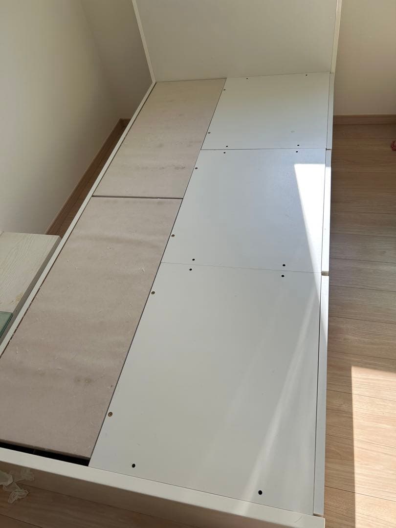 ニトリ　シングルベッド　ジオチェスト前モデル