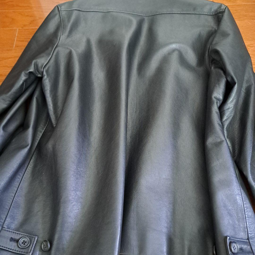 黒レザージャケット ボタン留め 襟付き