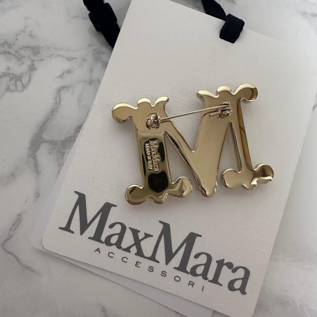 MaxMara パールブローチ