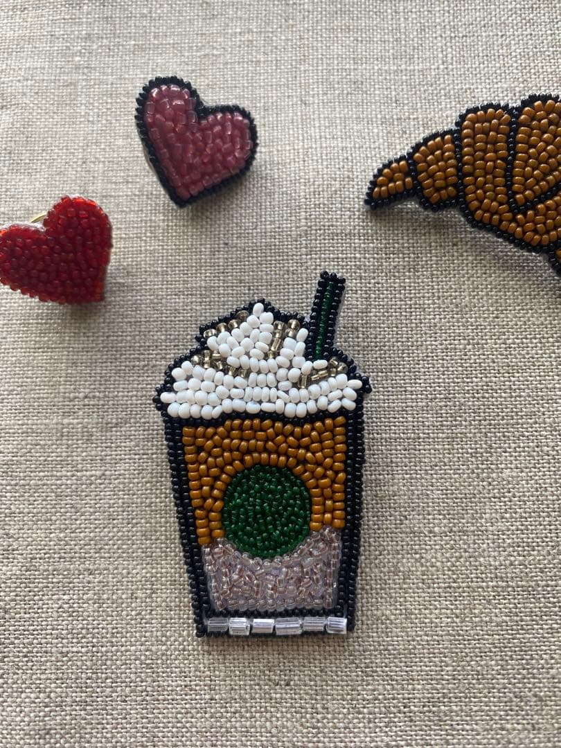 【あい】オートクチュールビーズ刺繡　タンブラー・クロワッサンブローチ