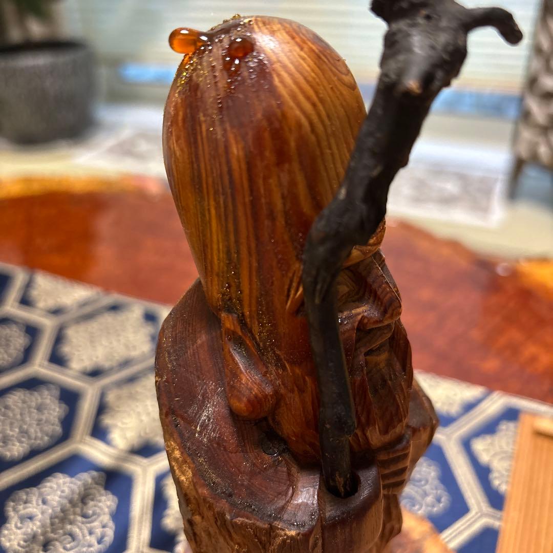 木製老人彫刻 杖付き 伝統的