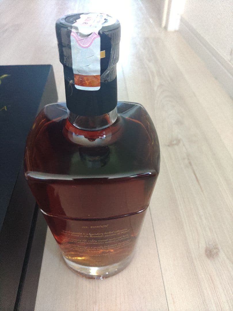 ウイスキー　冬虫夏草