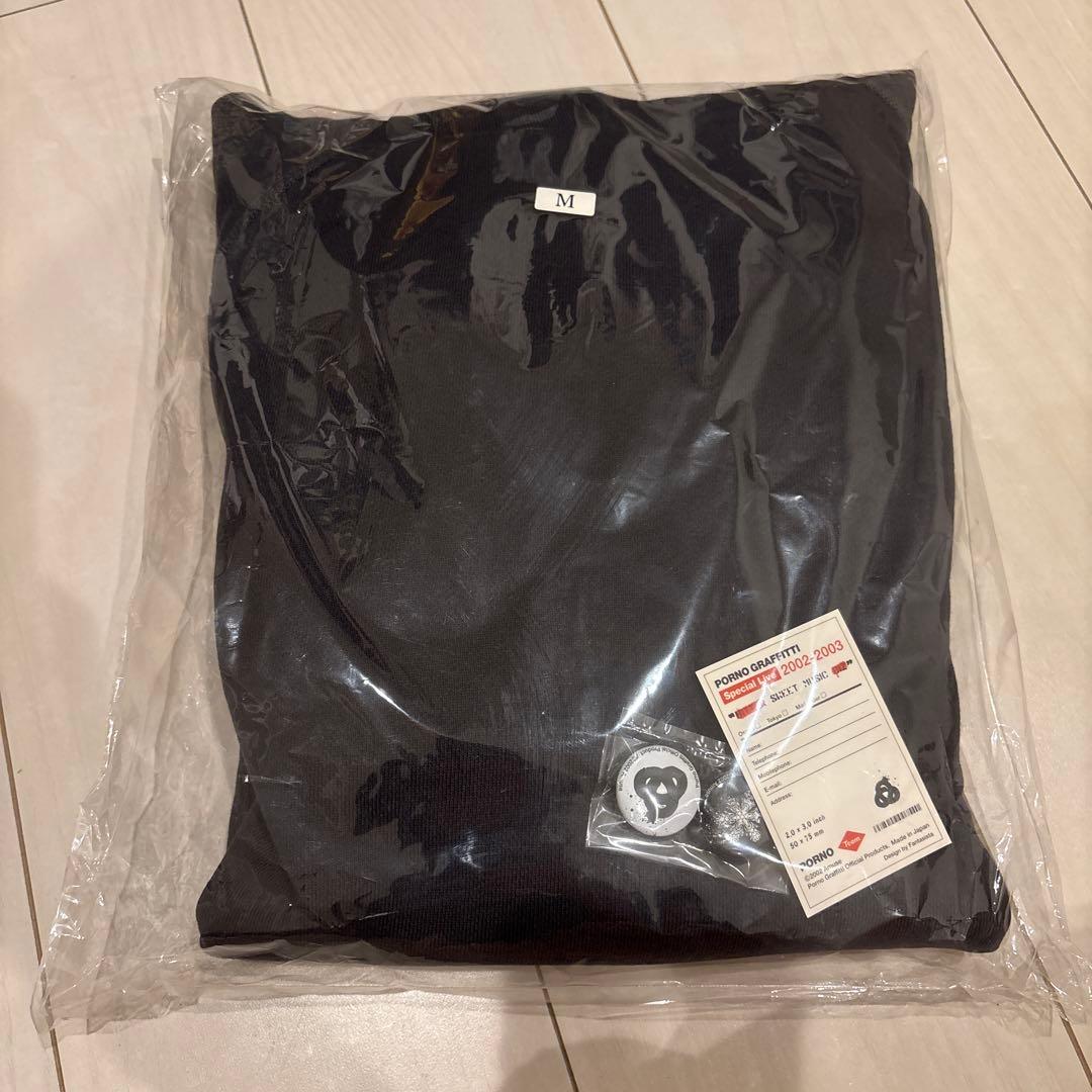 ポルノグラフィティ ライブパーカーと缶バッジ