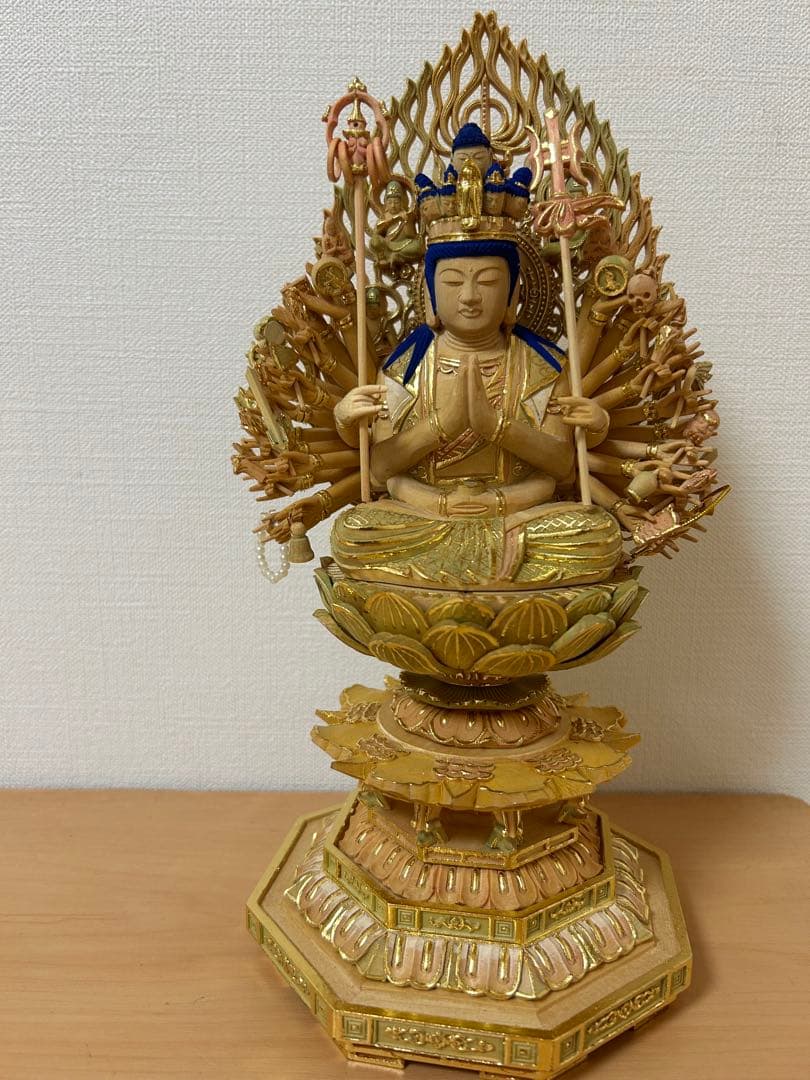 千手観音菩薩　金色　木製　新品　美品