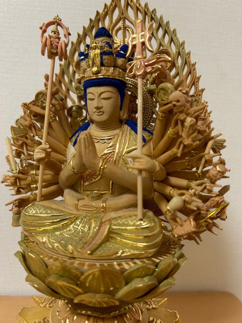 千手観音菩薩　金色　木製　新品　美品