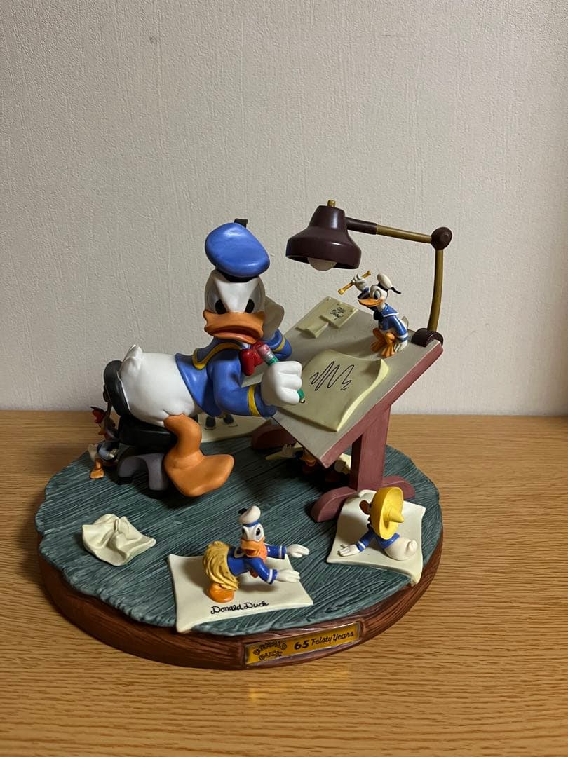 ドナルドダック 65周年記念 フィギュア　限定品