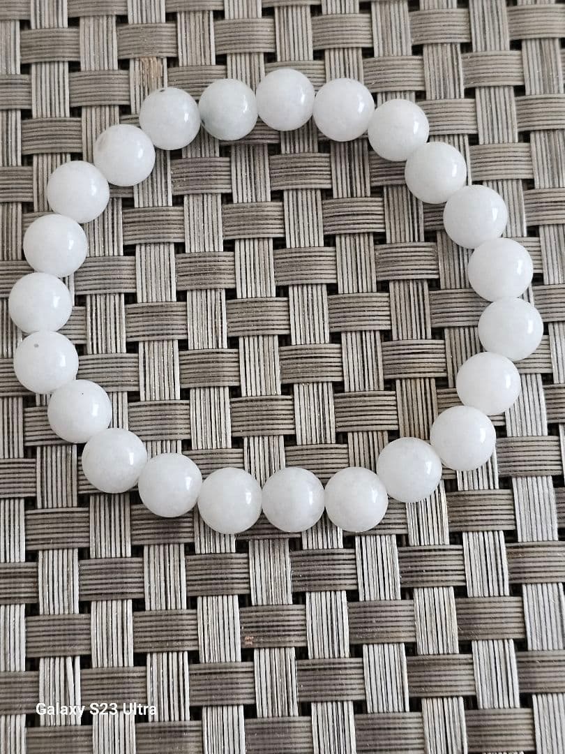 糸魚川翡翠氷種白８mm２３玉ブレスレット