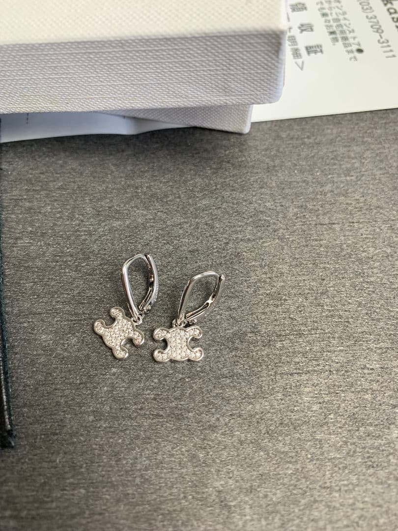 シルバー トリオンフ ラインストーン ピアス