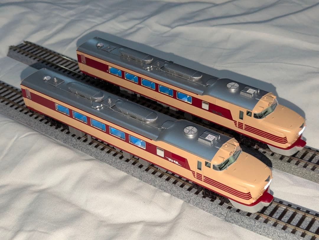 KATO　キハ８１ 【1-612】　HOゲージ　2両セット　純正室内灯点灯