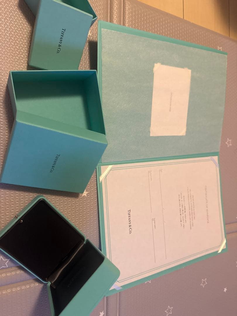 Tiffany & Co. ギフトボックスと証明書