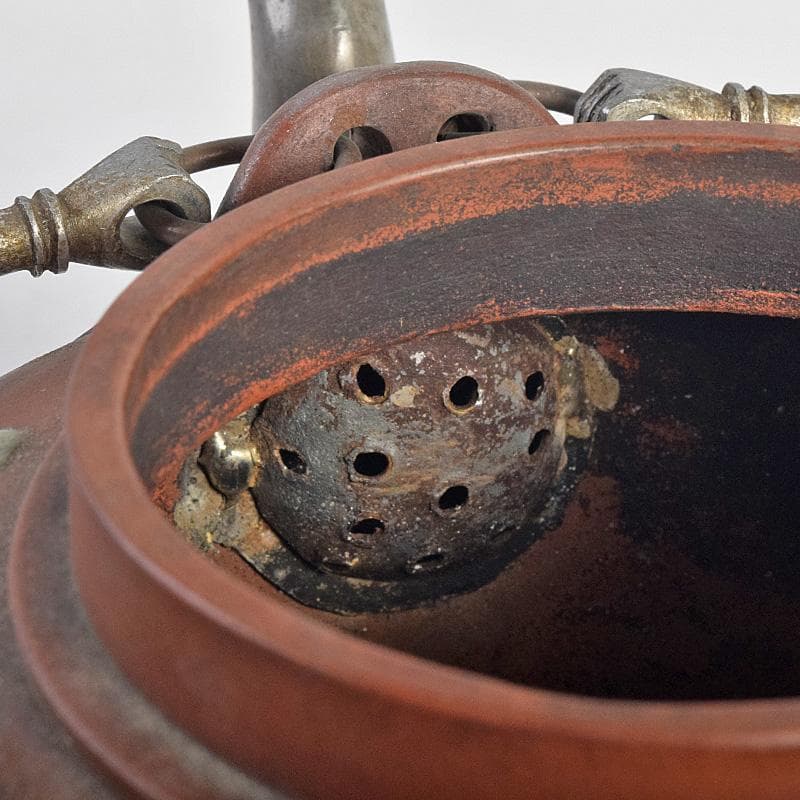 中国　鮑県泰製　宣興紫砂　朱泥　古錫装飾　花文　急須　茶壷　D　R8782