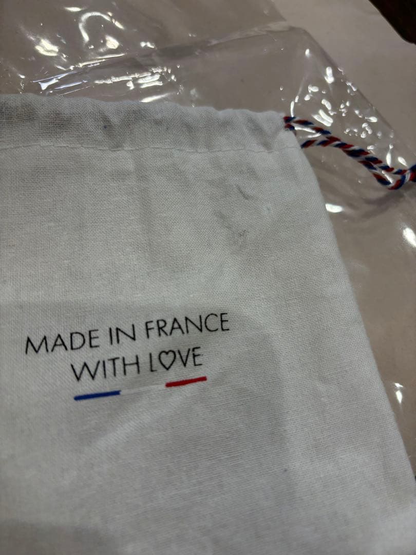 LOUVINI ハンドストラップ　PETIT CUORE　BEIGE-WHITE