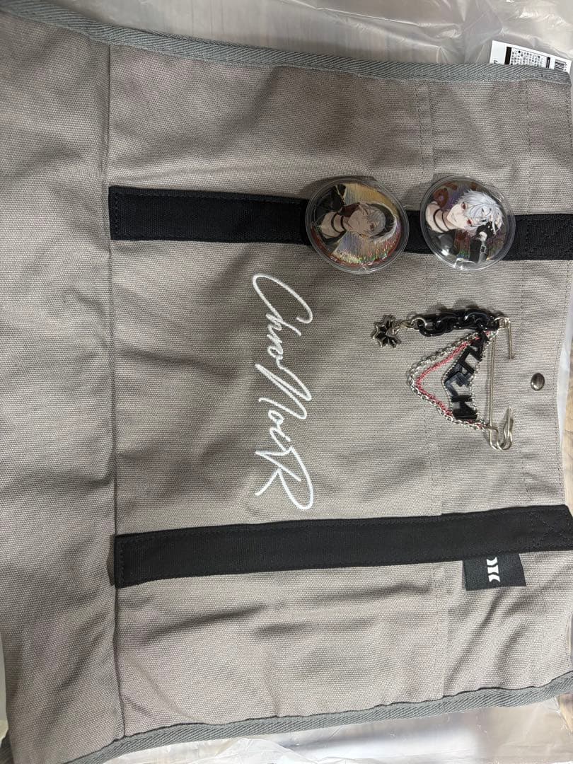 ChroNoiR トートバッグ　缶バッジ✖️2、ブローチ バラ売り可