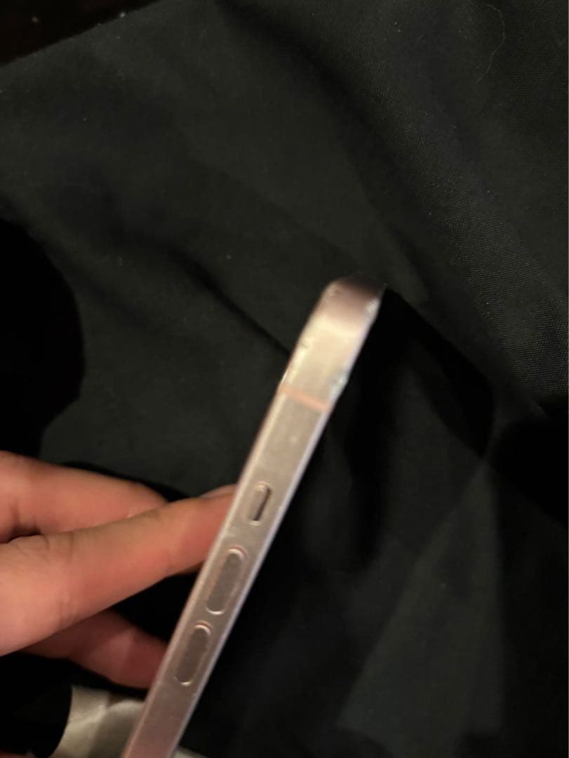 Apple iPhone 15 128GB ピンク 背面割れ　傷あり