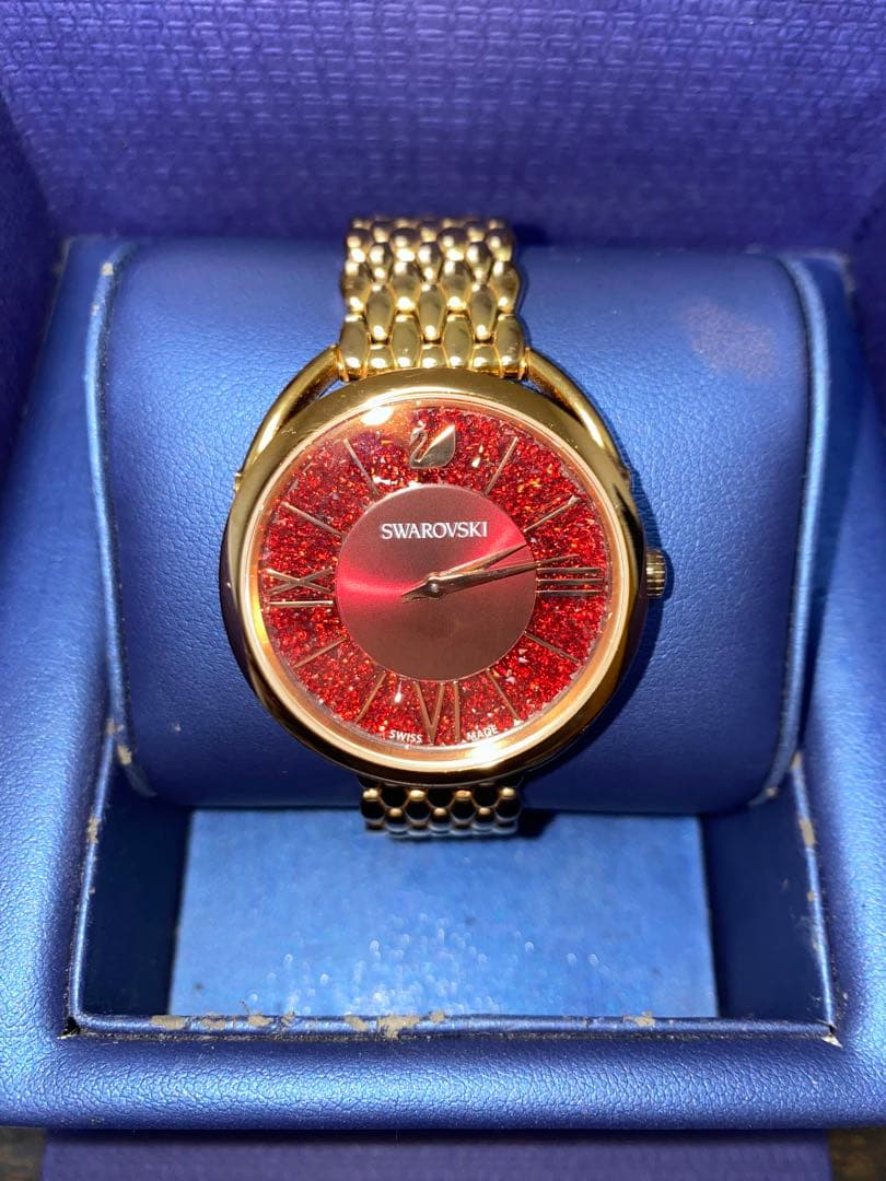 Swarovski レッド ラメ入り 時計