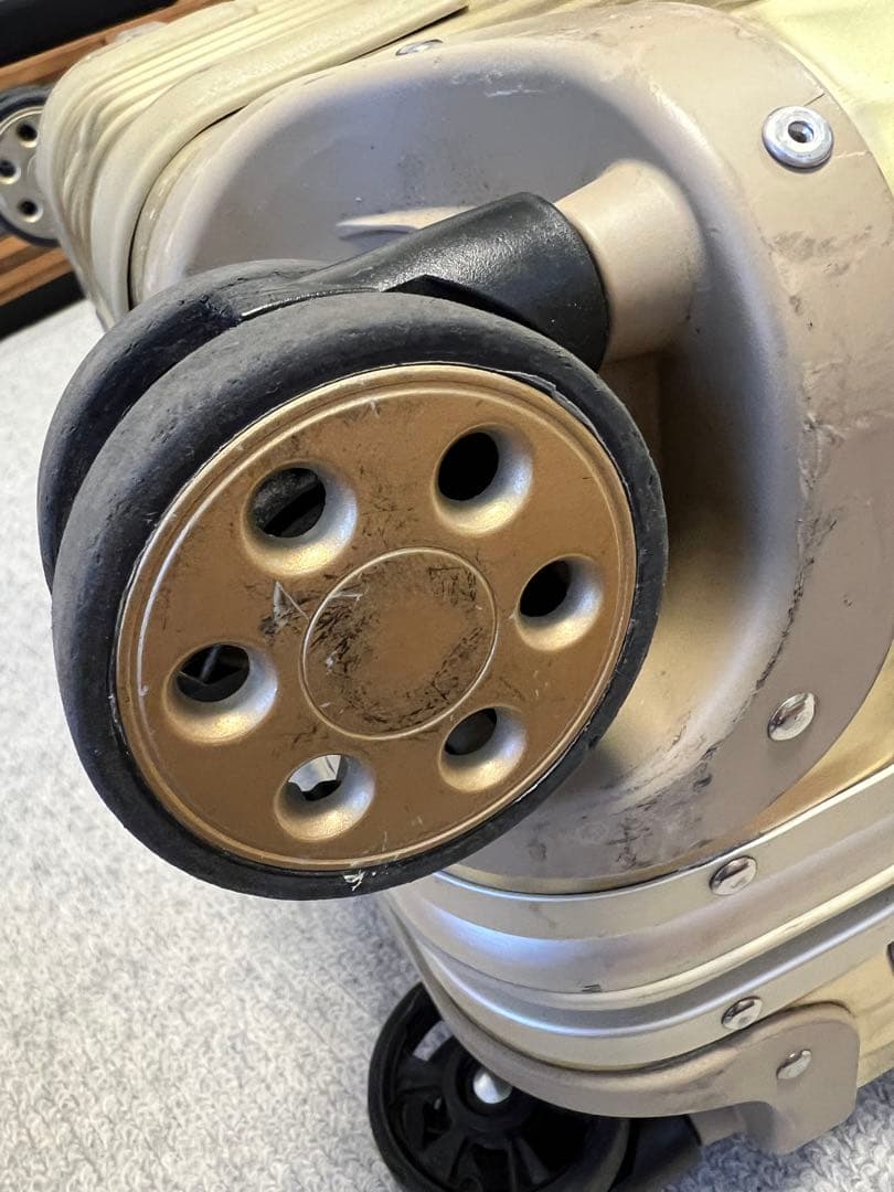 あーや★さんさん専用　希少　４輪RIMOWA シャンパンゴールド