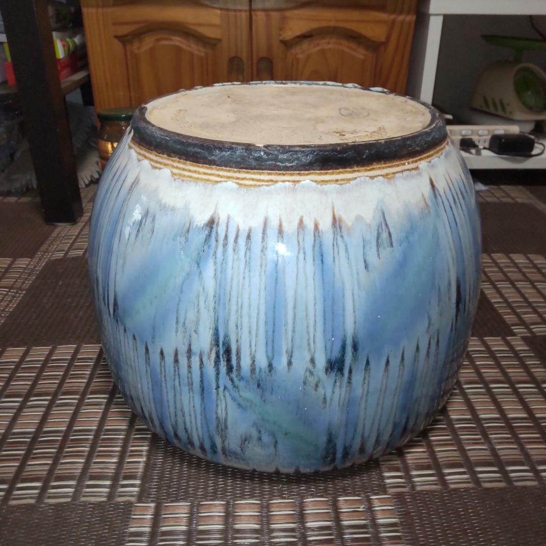 青と白の陶器製 火鉢