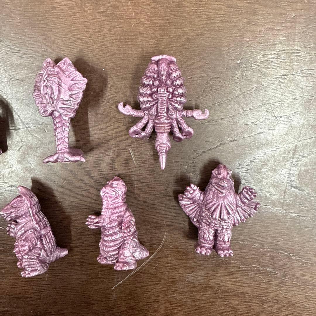 ウルトラマン　怪獣消しゴム　円谷プロ　紫　パープル　メタリック