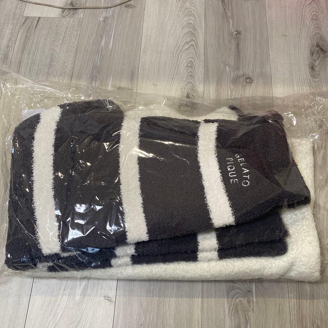 タグ付き新品、ジェラピケ、パウダーロゴジャガードプルオーバー&ロングパンツセット