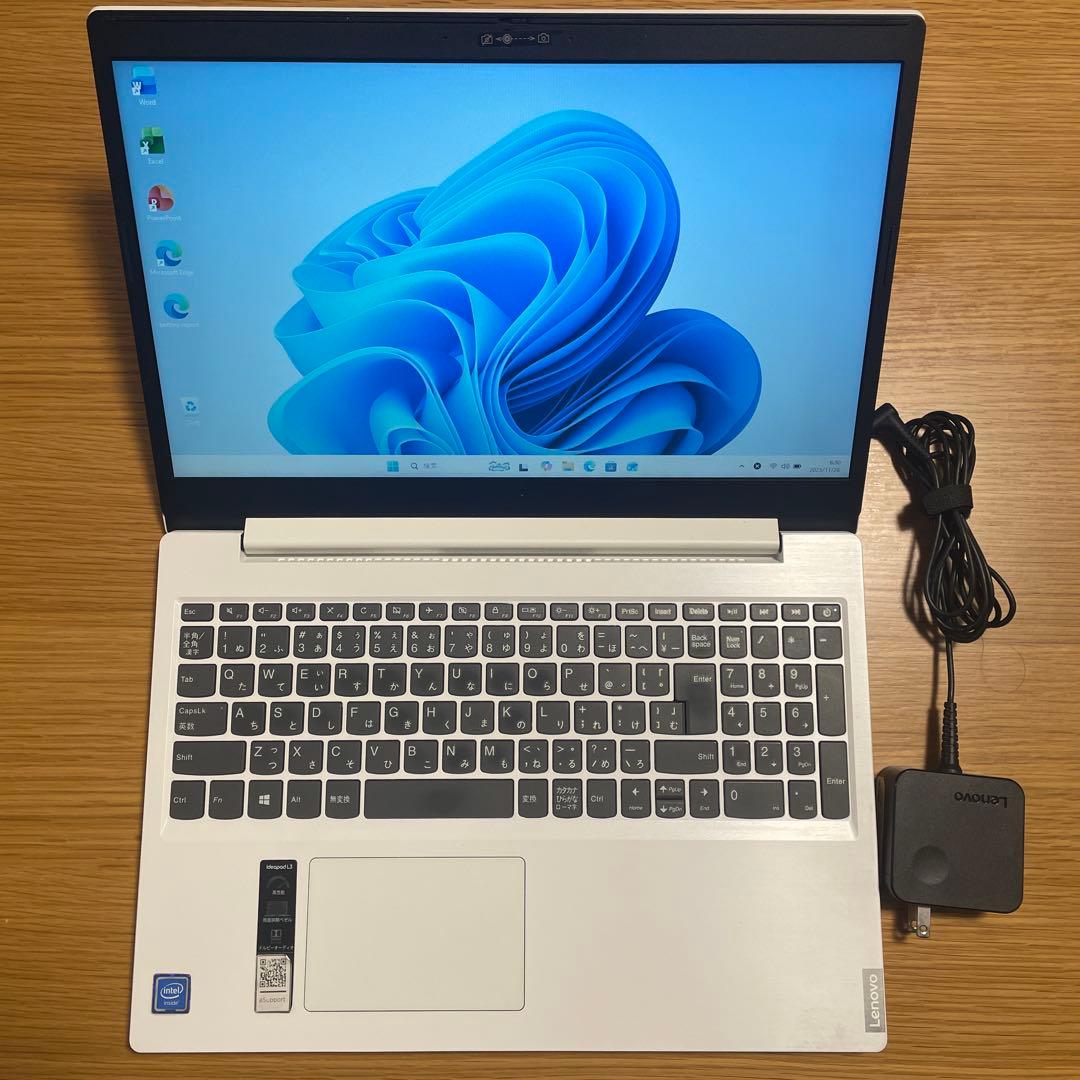Lenovo 15.6インチホワイト美品❤️快適SSD✨ Windows 11