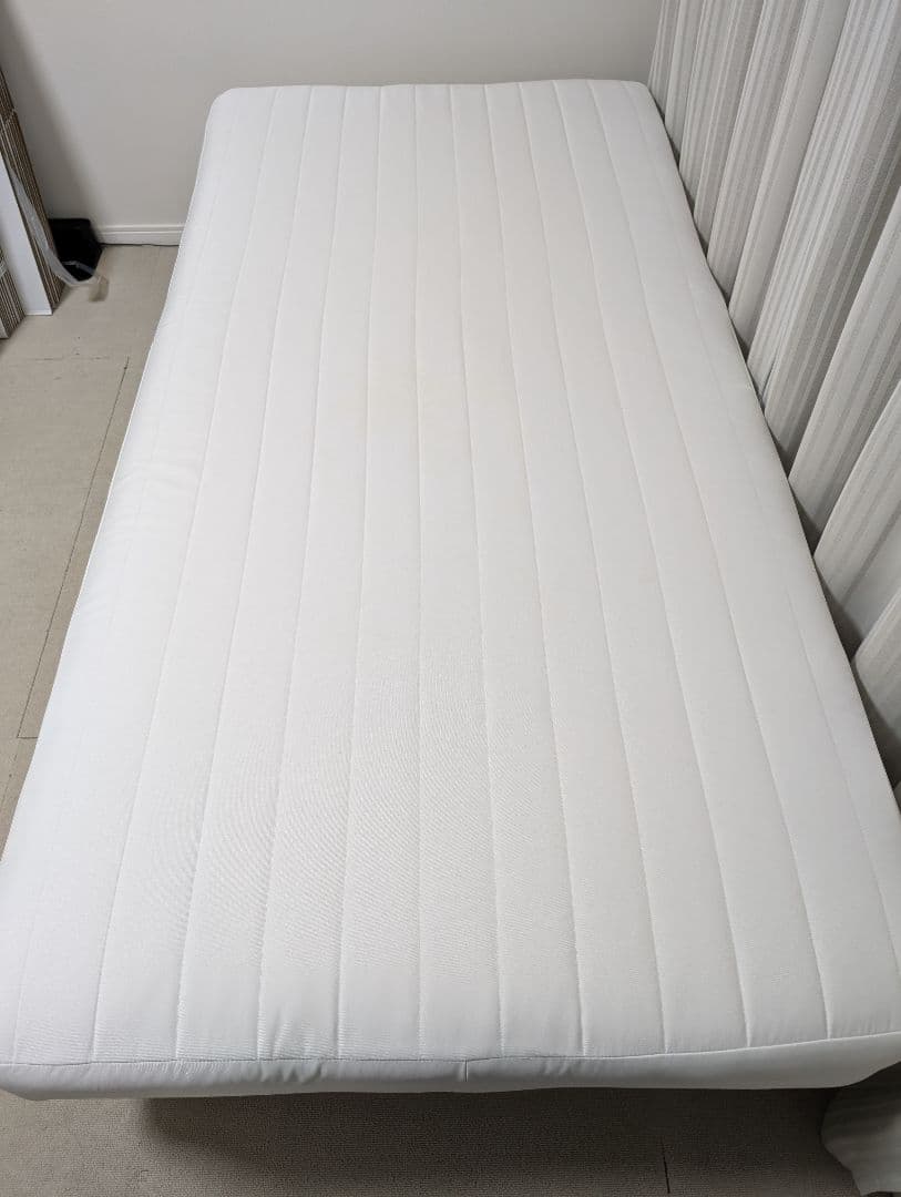 シングル脚付きマットレス ホワイト