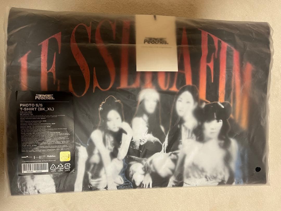 LE SSERAFIM グッズ Peaches Tシャツ 新品 ルセラフィム