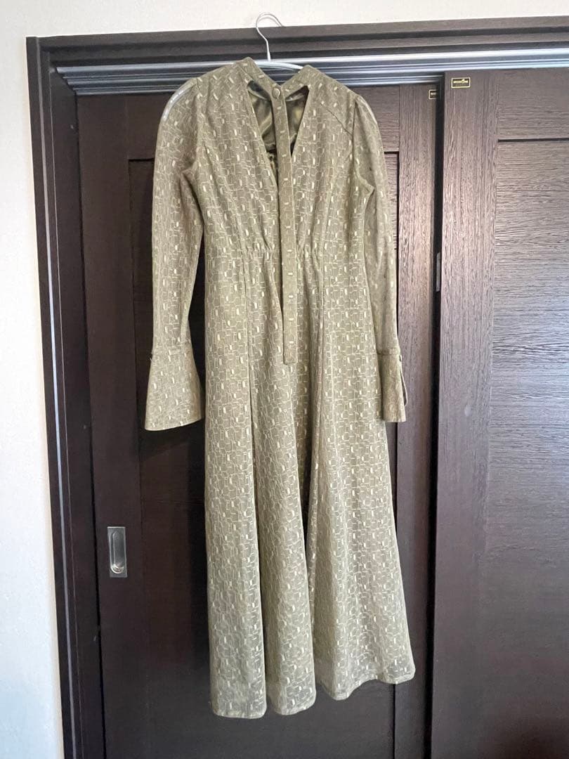 アンドレスド ANDRESD バックオープンジオメトリックドレス オリーブ S