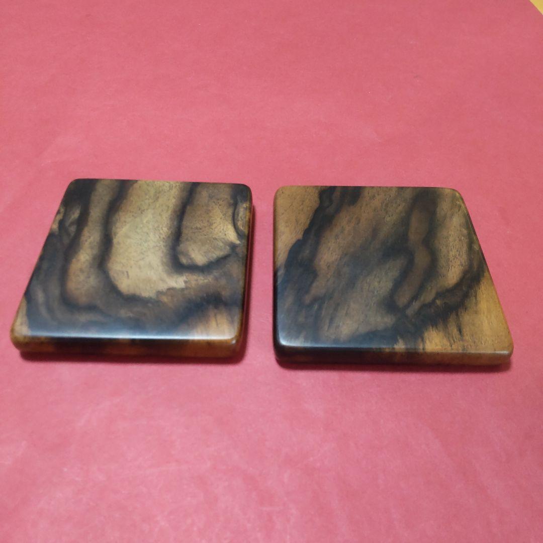 『にこ』の個性的な杢の黒柿の小物入れ&コースター2枚