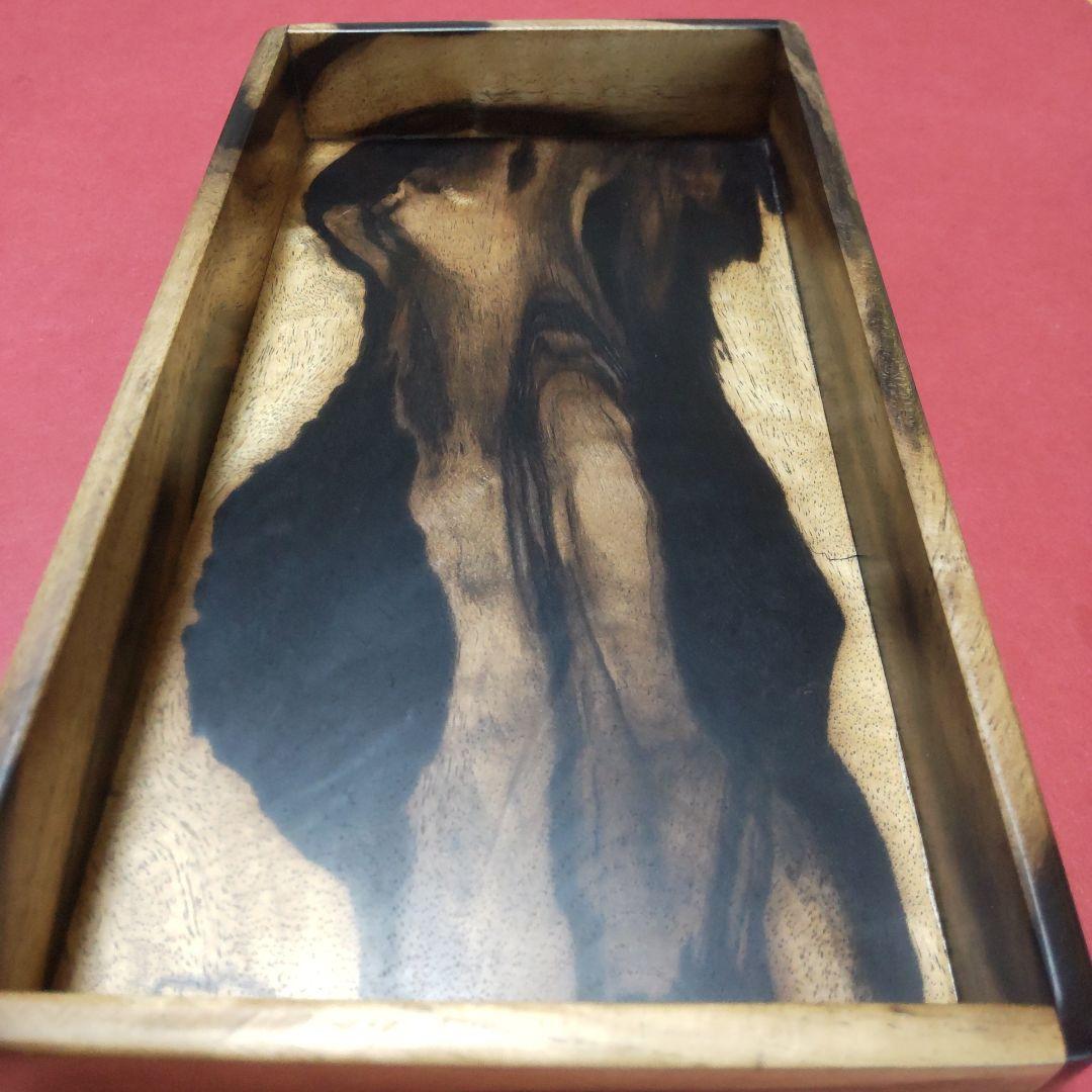 『にこ』の個性的な杢の黒柿の小物入れ&コースター2枚