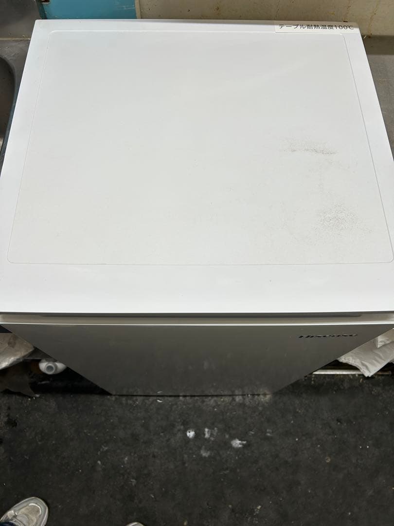 Hisenseハイセンス HF-A61W 61L ホワイト静音 耐熱天板 冷凍庫