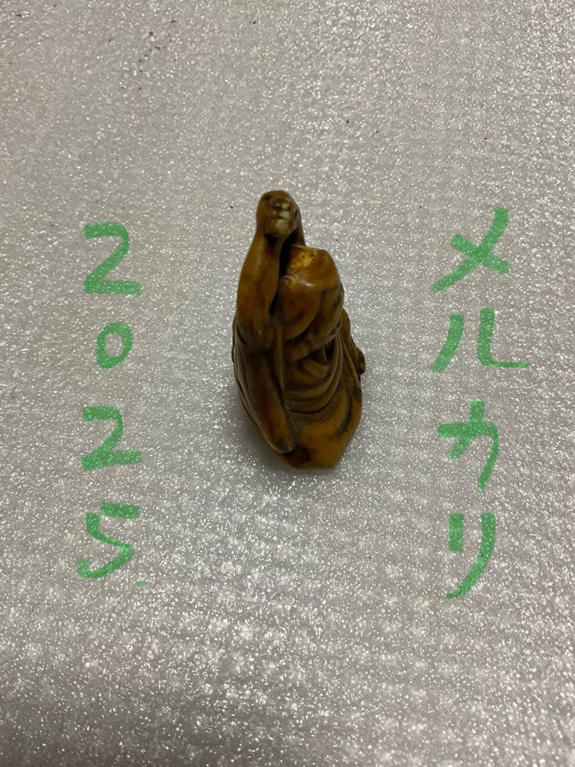 布袋様の根付／作者、年代は不明となっています？。