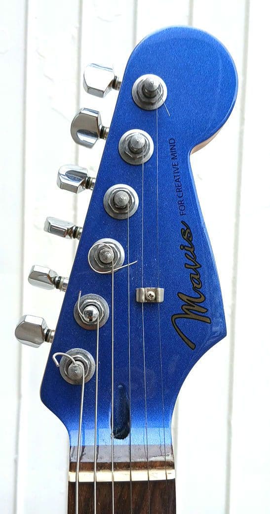 Mavis　ストラトタイプエレキギター　H-S-H