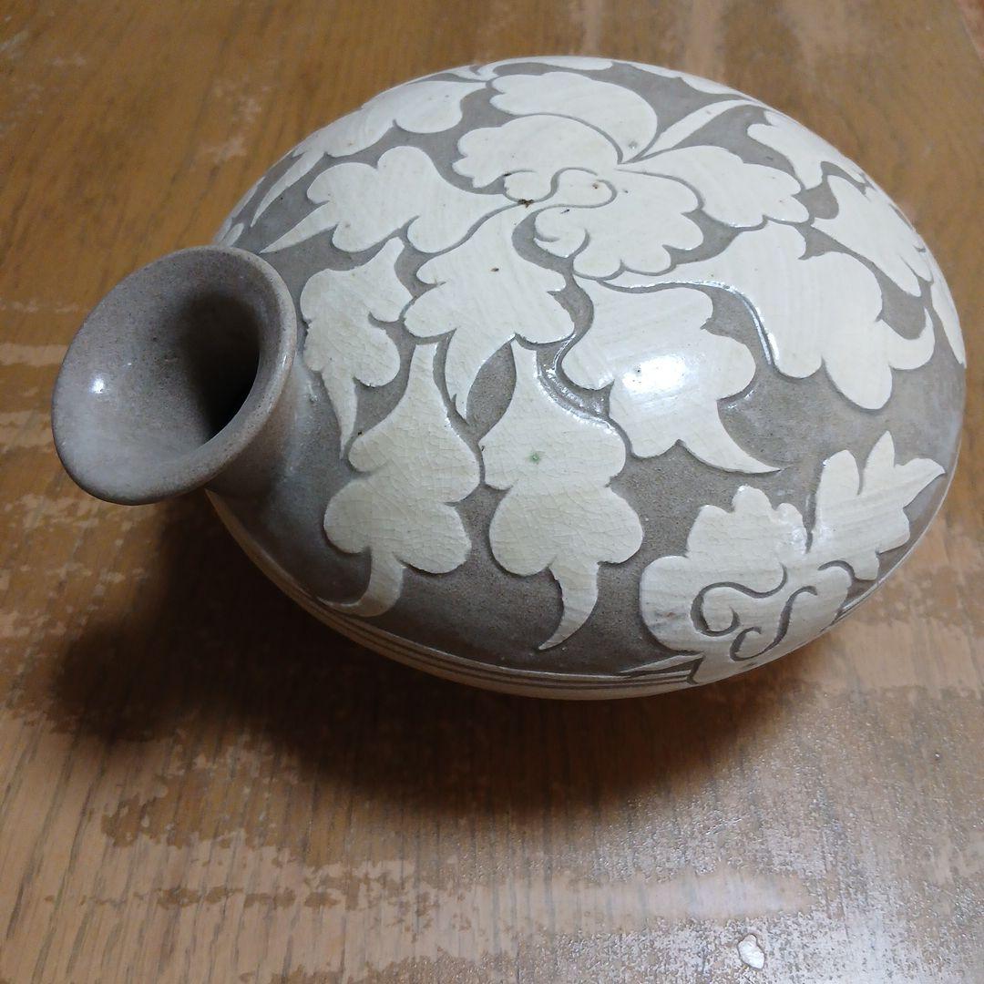 珍品　磁州窯？花模様の陶器製装飾品　一輪挿し