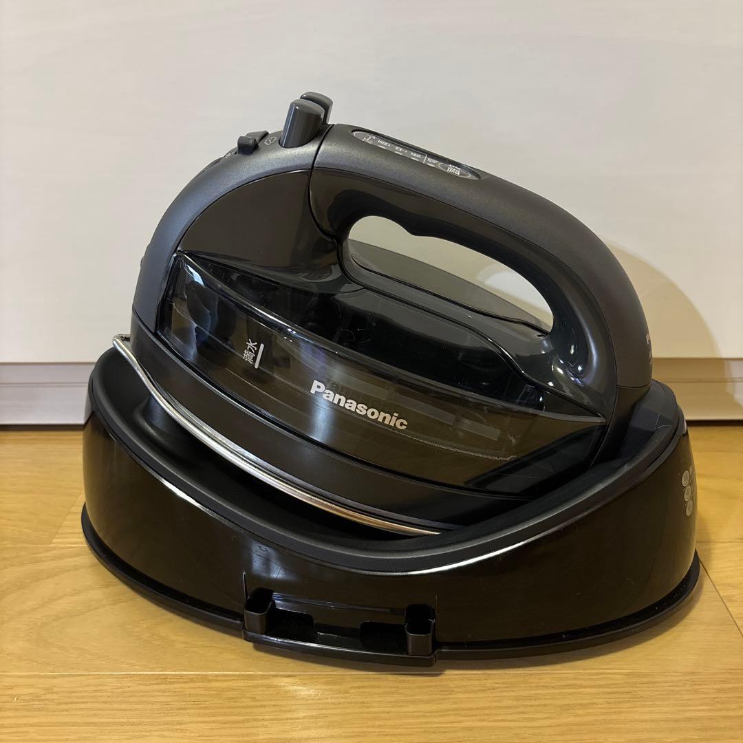 【ほぼ未使用品】 特別価格NI-WL708 コードレススチームアイロン