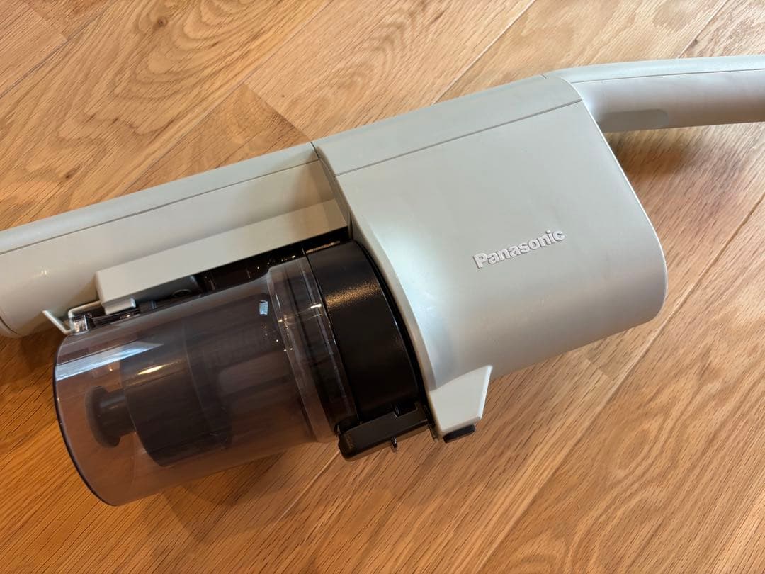 最終！Panasonic サイクロン式コードレススティック掃除機　セージグリーン